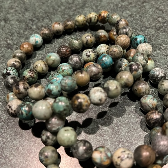 African Turquoise (one) 8mm - Picture 2 of 2